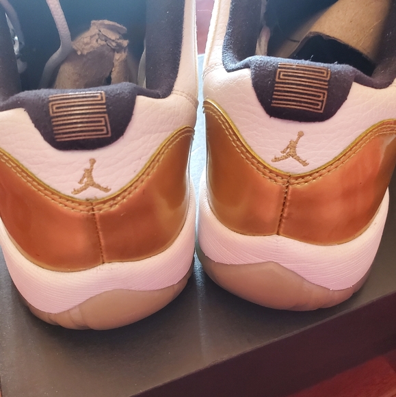 Golds Nike low tops - Picture 3 of 4